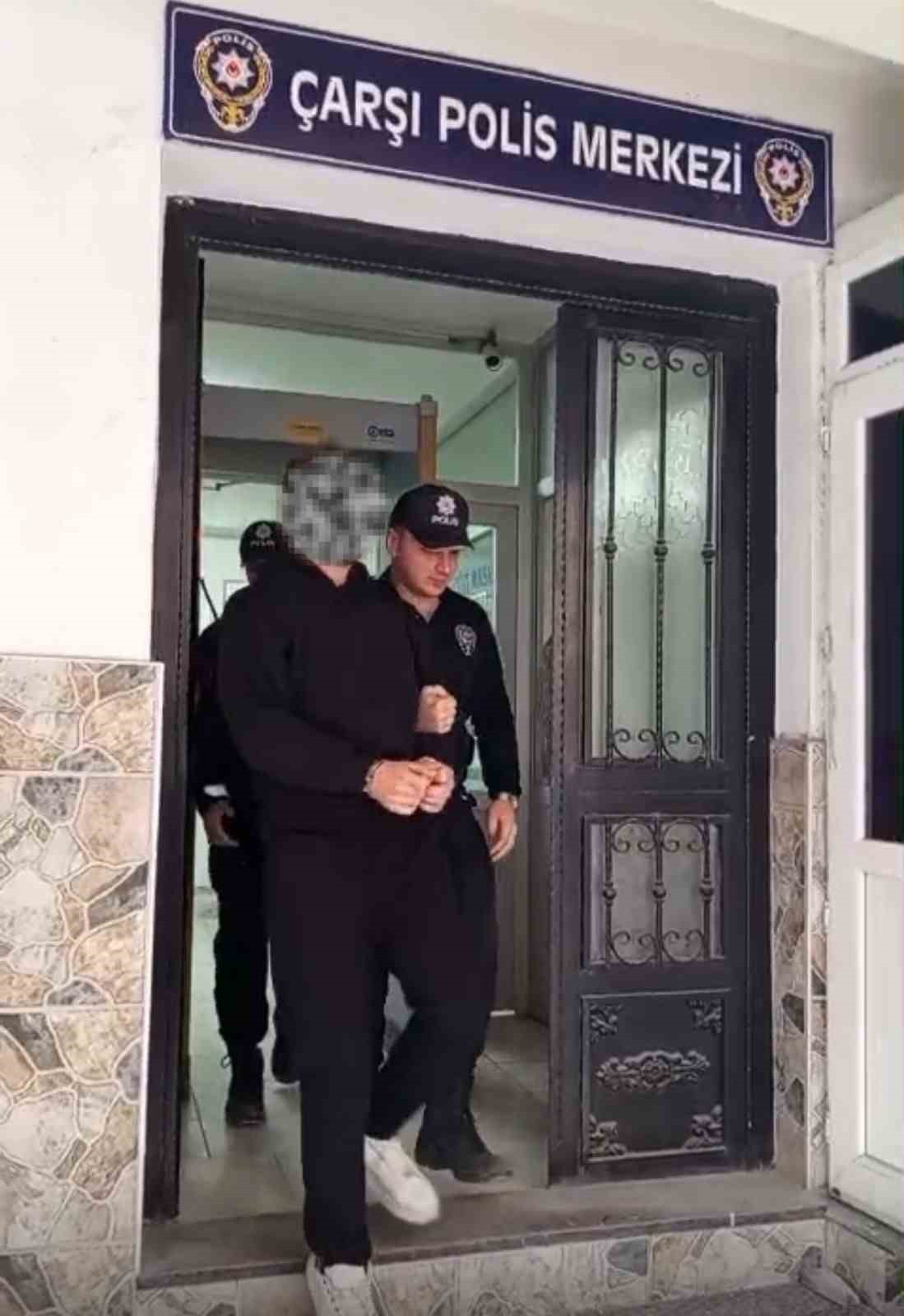 ÇORUM’UN SUNGURLU İLÇESİNDE BİR FIRINDAN BİR MİKTAR PARA ÇALAN İKİ ŞÜPHELİ, POLİS EKİPLERİNCE...