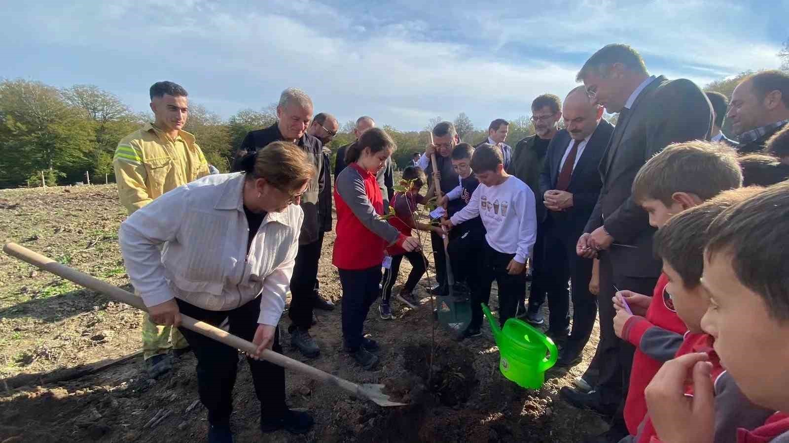 CUMHURBAŞKANI RECEP TAYYİP ERDOĞAN’IN HİMAYELERİNDE 11 KASIM MİLLİ AĞAÇLANDIRMA GÜNÜ KAPSAMINDA...