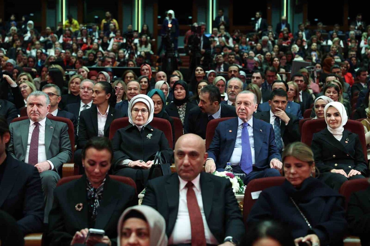 CUMHURBAŞKANI RECEP TAYYİP ERDOĞAN, KADINA YÖNELİK ŞİDDETE KARŞI ULUSLARARASI MÜCADELE GÜNÜ...