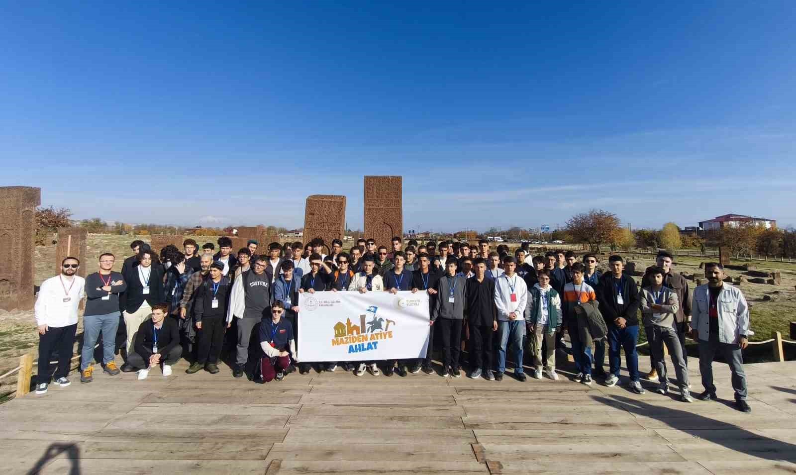 CUMHURBAŞKANLIĞI'NIN HİMAYELERİNDE MİLLİ EĞİTİM BAKANLIĞININ ORGANİZASYON VE YÜRÜTÜCÜLÜĞÜNDE DEVAM...