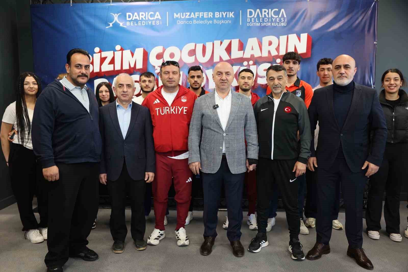 DARICA BELEDİYE BAŞKANI MUZAFFER BIYIK, DARICA BELEDİYESİ EĞİTİM VE SPOR KULÜBÜ’NÜN ULUSAL VE...