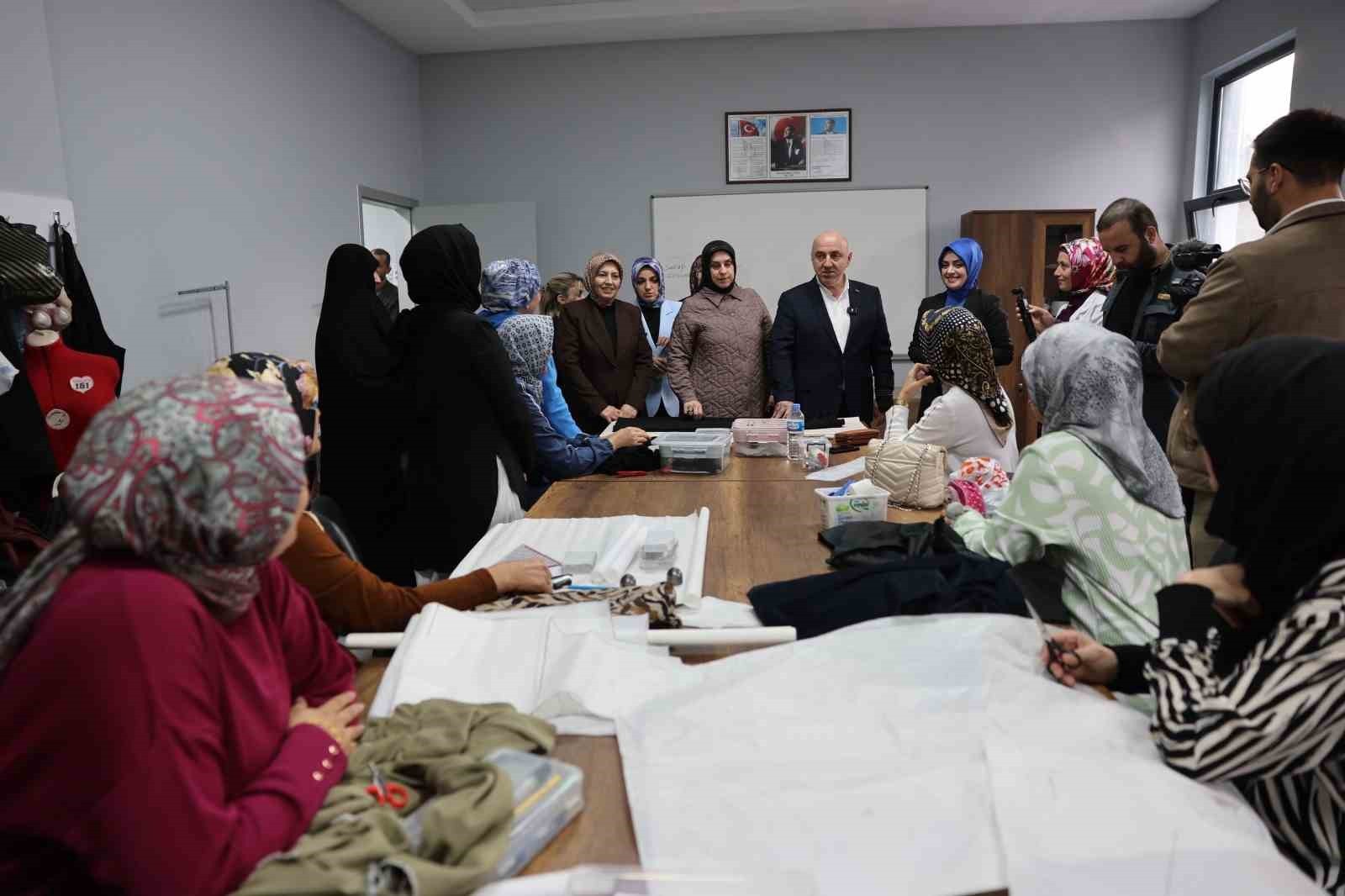 DARICA BELEDİYESİ'NİN KİŞİSEL GELİŞİM VE ÇOCUK EĞİTİM MERKEZLERİ (KİGEM), HEM KADINLARA HEM...