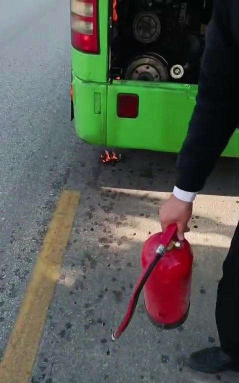 DENİZLİ’DE BÜYÜKŞEHİR BELEDİYESİNE AİT HALK OTOBÜSÜNDE ÇIKAN YANGIN UCUZ ATLATILDI. ARAÇTAKİ TÜPÜN...