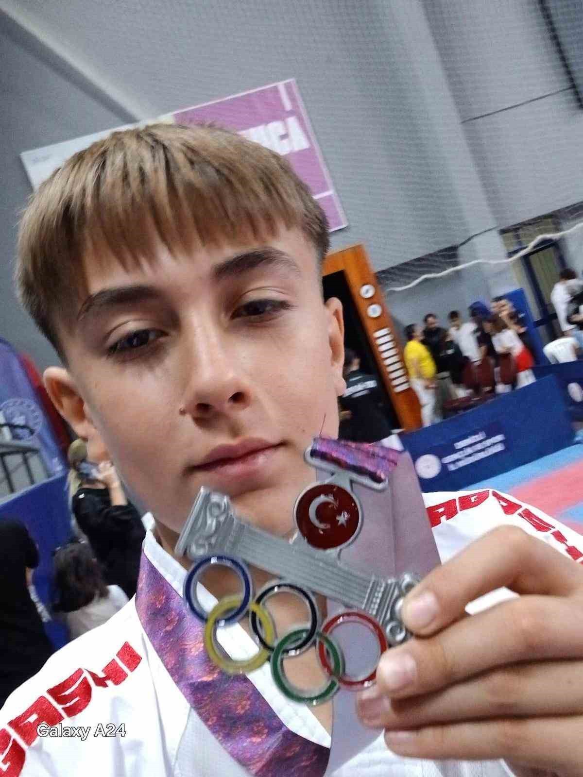 DENİZLİ’DE DÜZENLENEN HALDUN ALAGAŞ ULUSLARARASI KARATE TURNUVASI’NDA 50 KİLOGRAM KUMİTE...