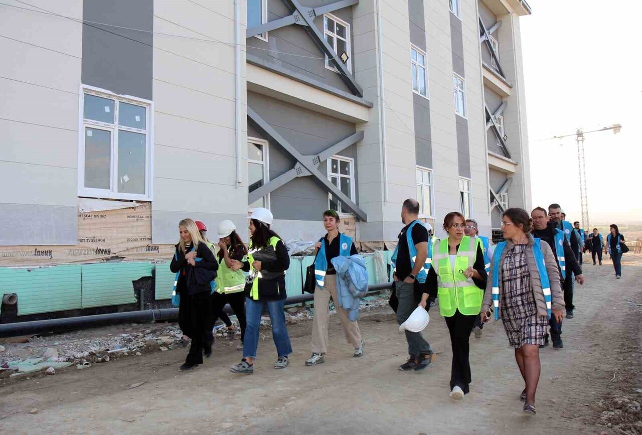 DENİZLİ İL SAĞLIK MÜDÜRÜ UZ. DR. BERNA ÖZTÜRK, DENİZLİ DEVLET HASTANESİ YÖNETİMİ VE BRANŞ SORUMLU...