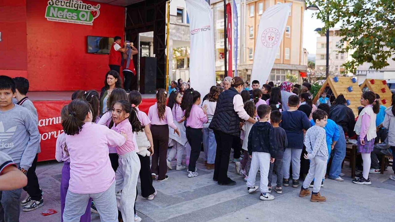 DEPREM SONRASI ÇOCUKLARA MORAL DESTEĞİ