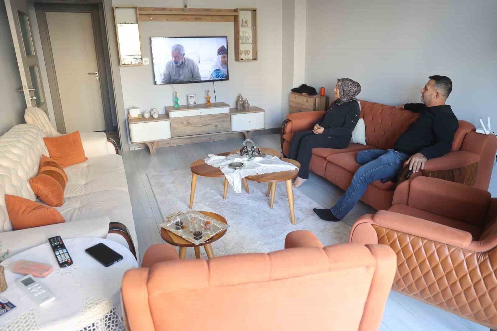 DEPREMDEN SONRA 2 YILI AŞKIN SÜRE KONTEYNERDE YAŞAYAN ŞEKEREOĞLU AİLESİ, 8'İNCİ KURA ÇEKİMİYLE...