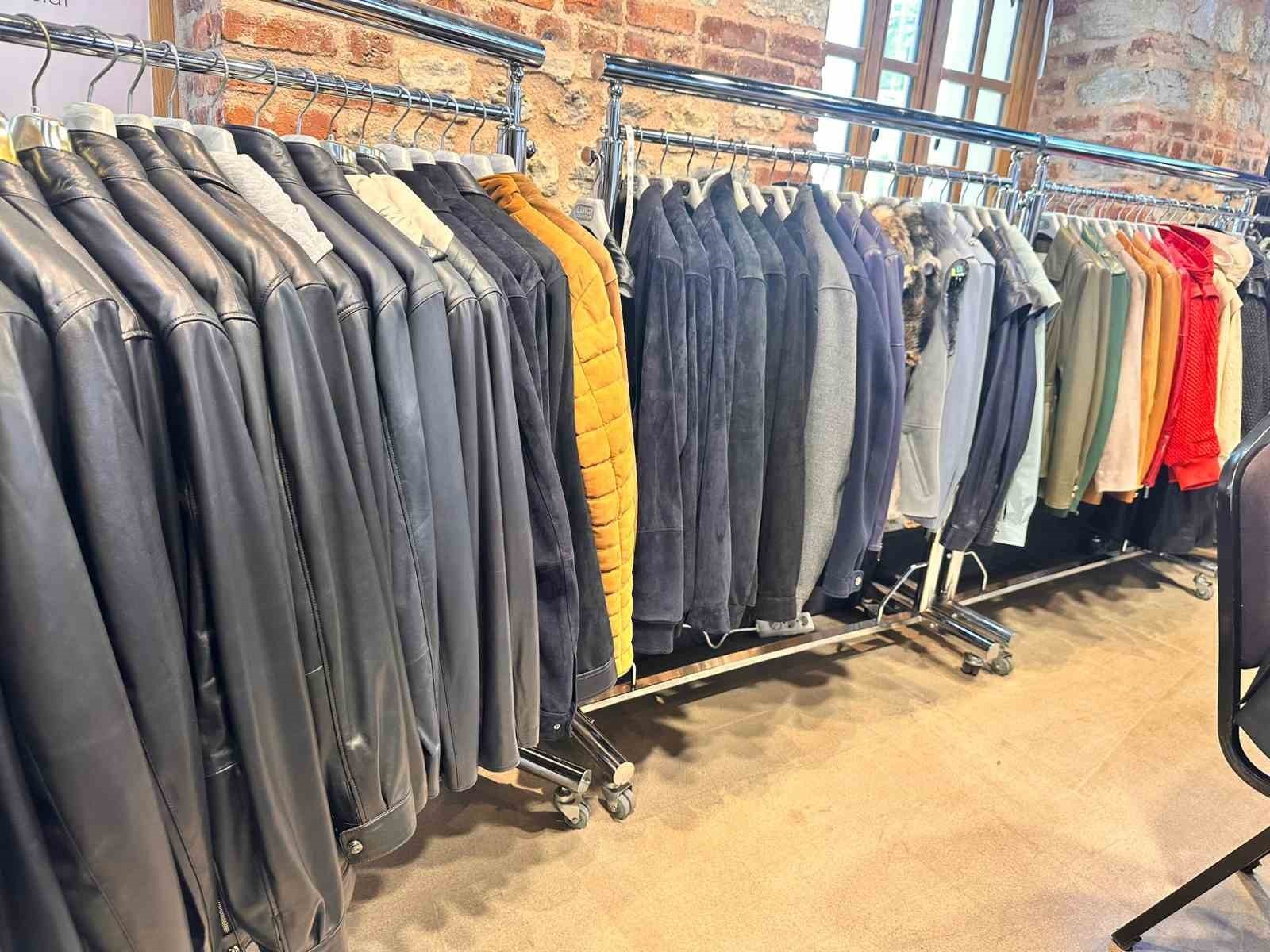 ‘DERİ, KÜRK, MÜCEVHER FIRSAT GÜNLERİ’ ETKİNLİĞİ ZEYTİNBURNU FİŞEKHANE’DE AÇILDI. ETKİNLİKTE DERİ...