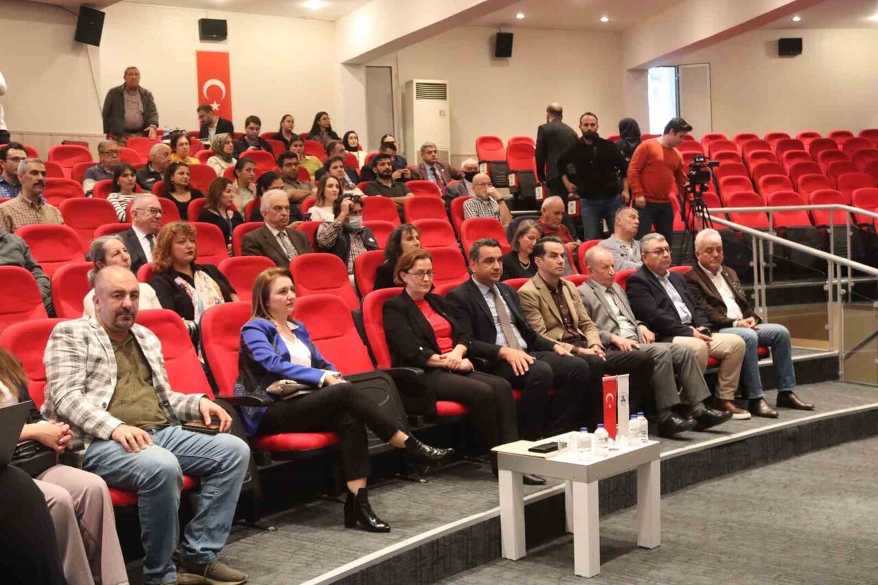 DEÜ BİLİM KAFE SOHBETLERİNİN 3. KONUĞU DEÜ DEPREM ARAŞTIRMA VE UYGULAMA MERKEZİ MÜDÜRÜ PROF. DR....