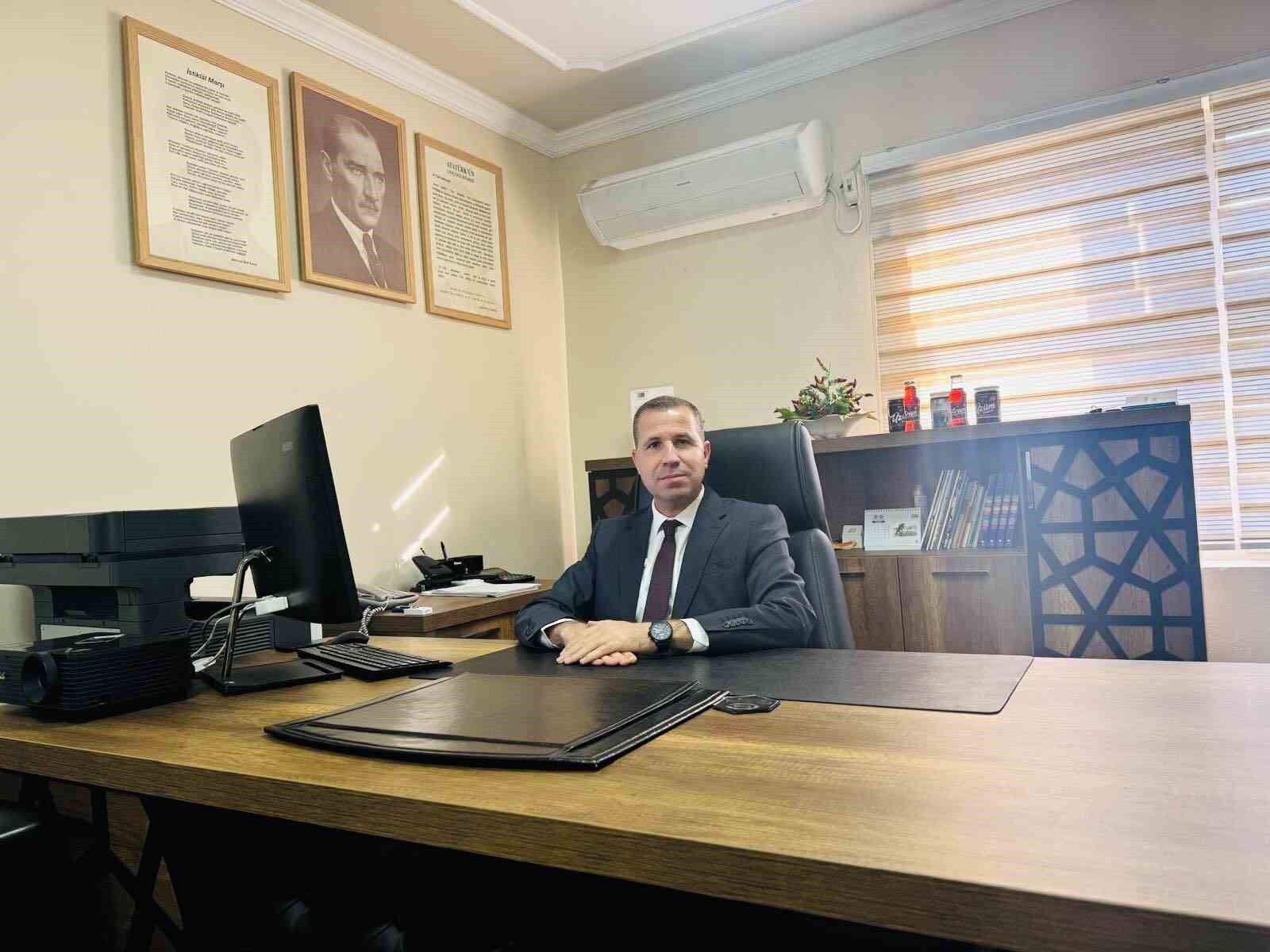 DİCLE İLÇE TARIM VE ORMAN MÜDÜRÜ OLARAK ATANAN DENİZ YILDIRIM İLÇEYE GELEREK YENİ GÖREVİNE...