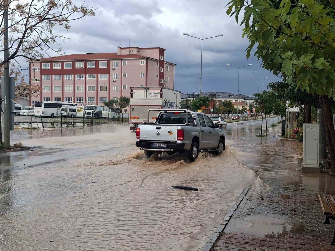 DİDİM’DE SAĞANAK YAĞIŞ ETKİLİ OLDU