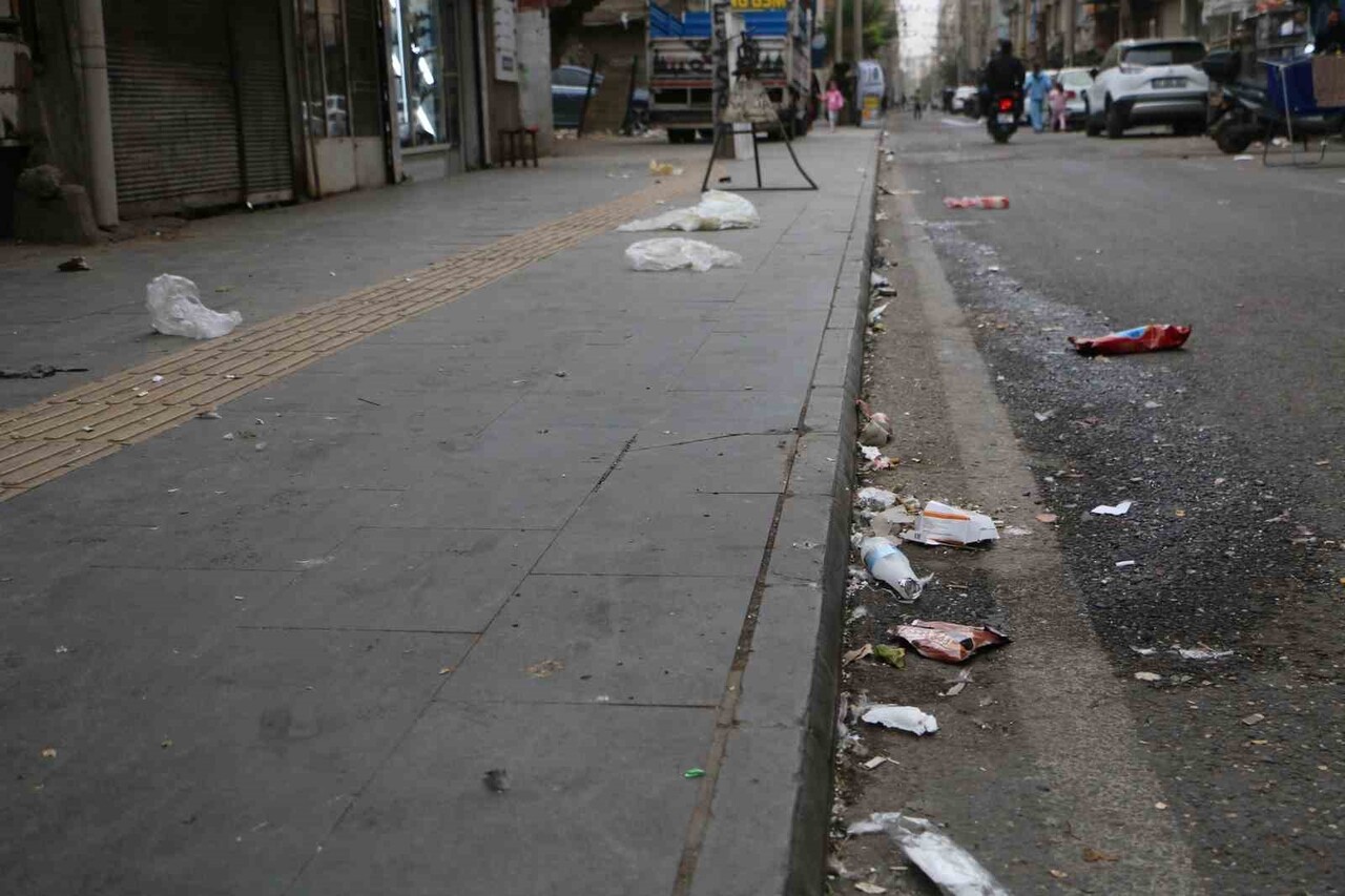 DİYARBAKIR'IN BAĞLAR İLÇESİNDE, MURADİYE MAHALLESİ MUHTARLIĞI TARAFINDAN KAPSAMLI BİR TEMİZLİK...