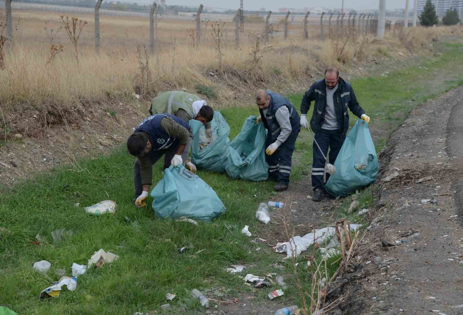 DİYARBAKIR BÜYÜKŞEHİR BELEDİYESİ, "AMED’İ SEVİYORUM, KİRLETMİYORUM" KAMPANYASI KAPSAMINDA KENTİN...