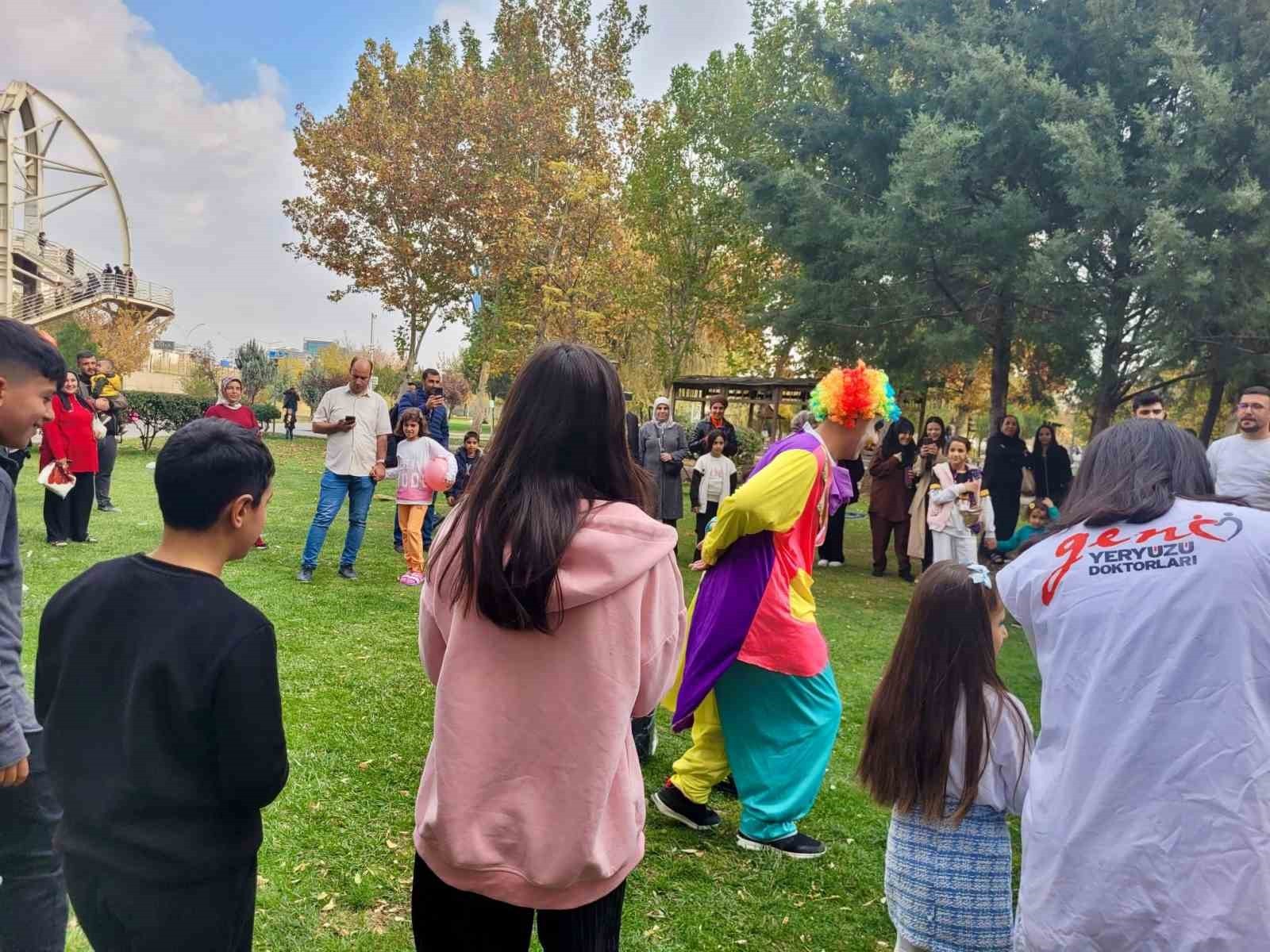 DİYARBAKIR GAZİ YAŞARGİL EĞİTİM VE ARAŞTIRMA HASTANESİNDE DÜNYA DİYABET GÜNÜ NEDENİ İLE ÇOCUKLARA...