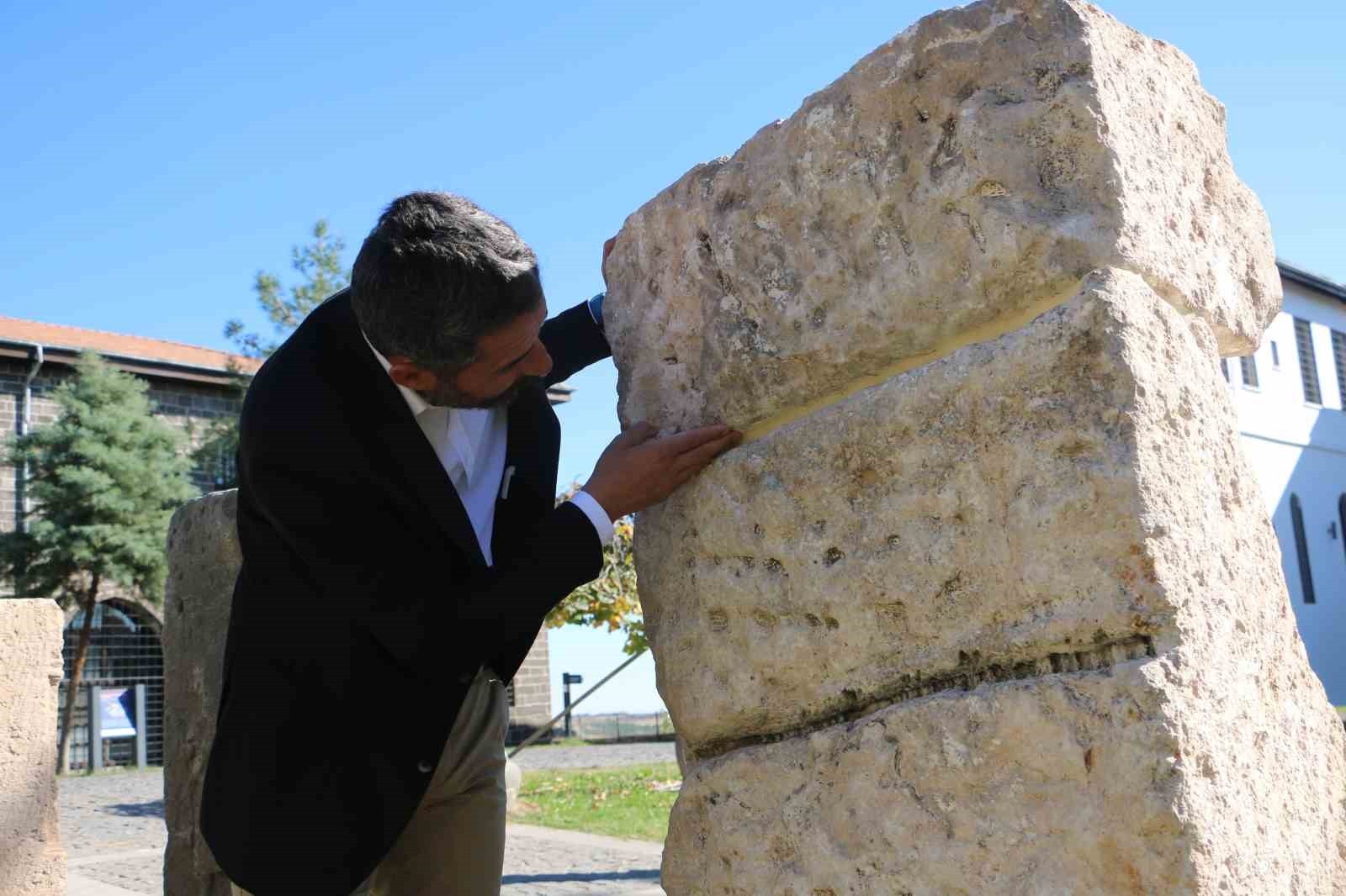 DİYARBAKIR MÜZESİ’NİN “MEDENİYETLER YOLU” PROJESİ KAPSAMINDA, 1935 YILINDA ŞANLIURFA’DAN GETİRİLEN...