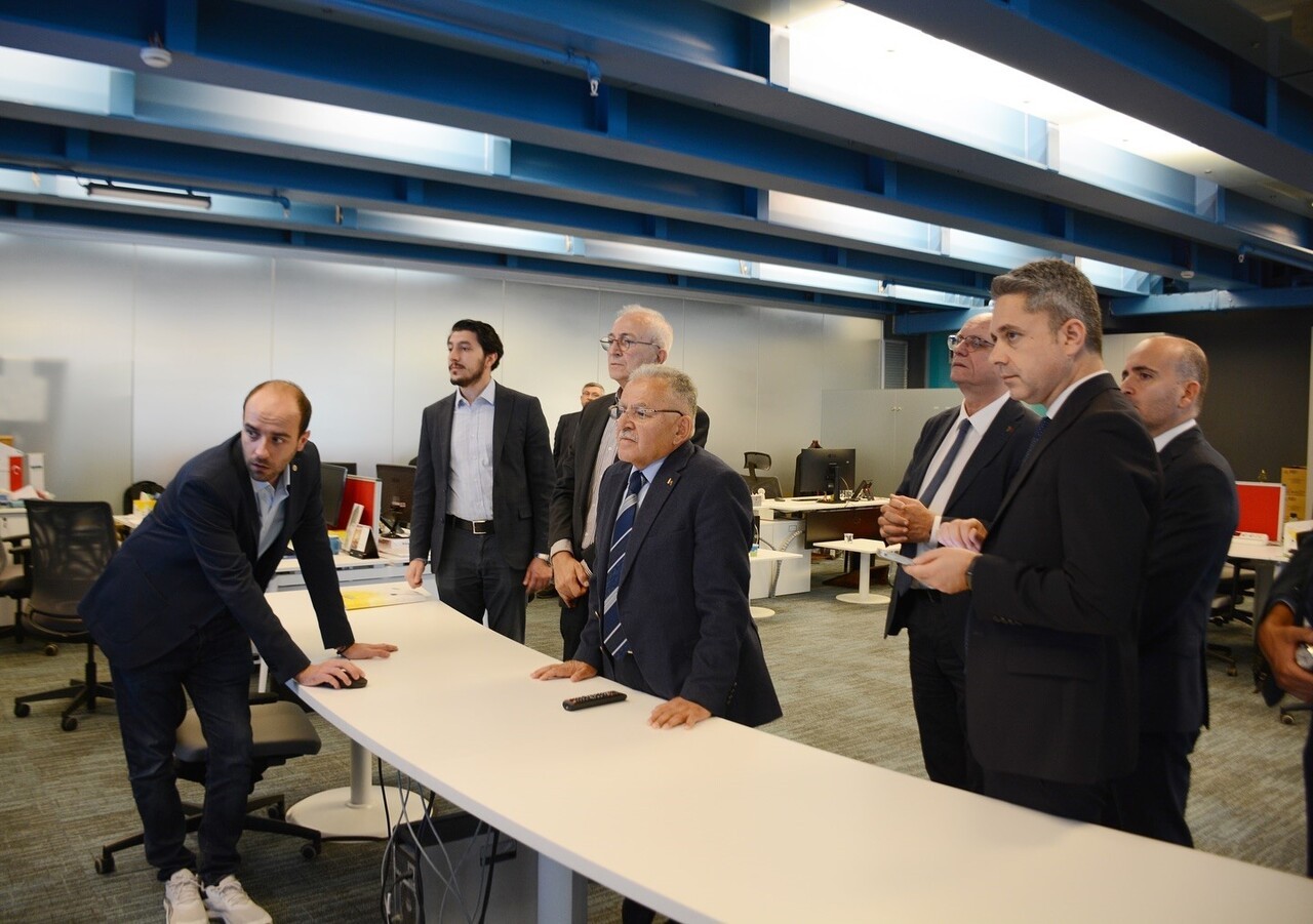 DR. MEMDUH BÜYÜKKILIÇ, SEVKİYAT KONTROL MERKEZİ'NDE DOĞAL GAZ ARZ GÜVENLİĞİNİ SAĞLAYAN YÜKSEK...