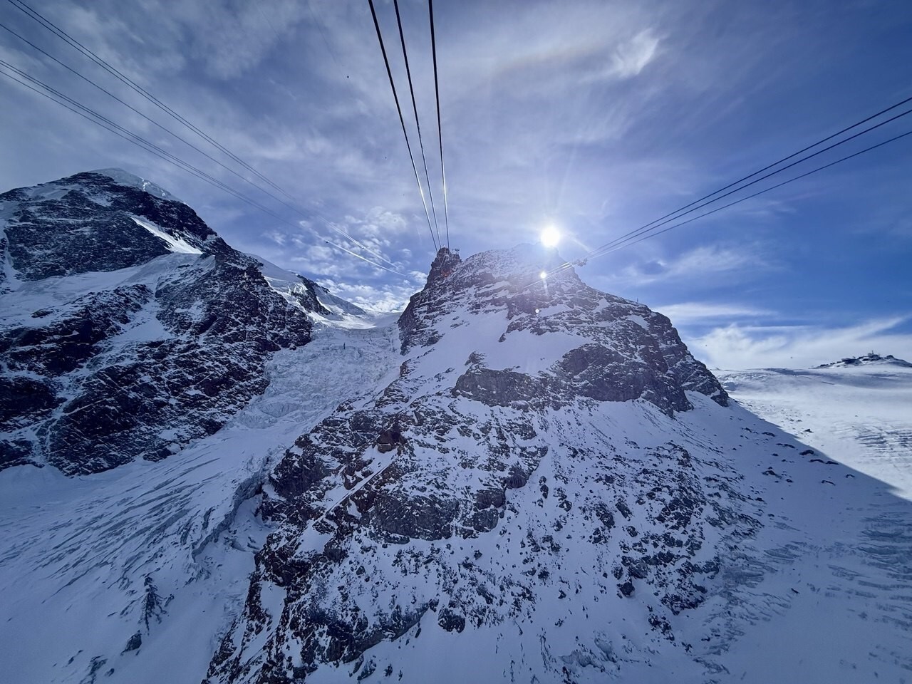 DÜNYANIN EN ÖNEMLİ TURİZM MERKEZLERİNDEN ALP DAĞLARI, MASALSI MANZARASI İLE ZİYARETÇİLERİNİ...