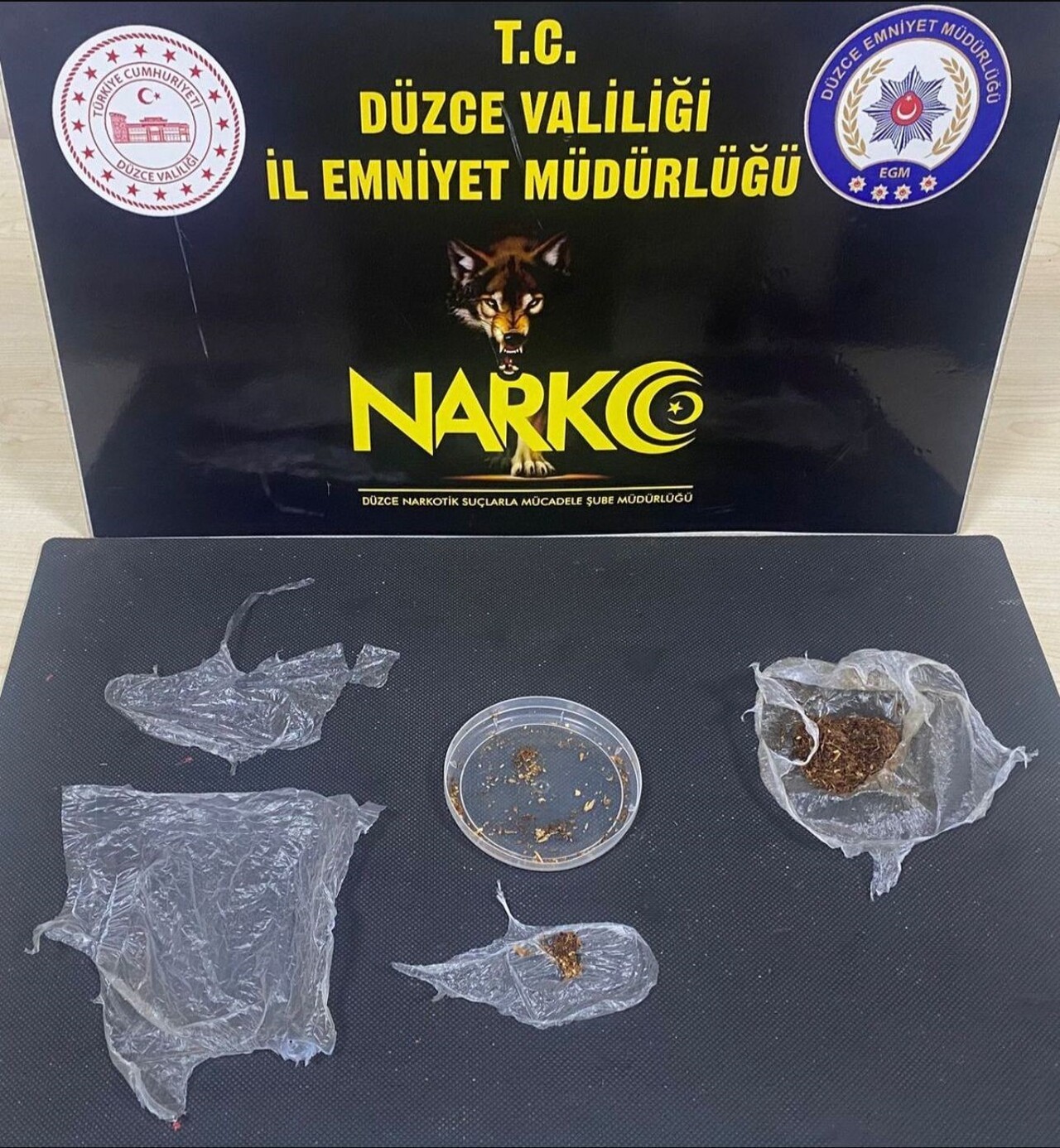 DÜZCE'DE NARKOTİK SUÇLARLA MÜCADELE ŞUBE MÜDÜRLÜĞÜ EKİPLERİ TARAFINDAN YAPILAN OPERASYONDA...