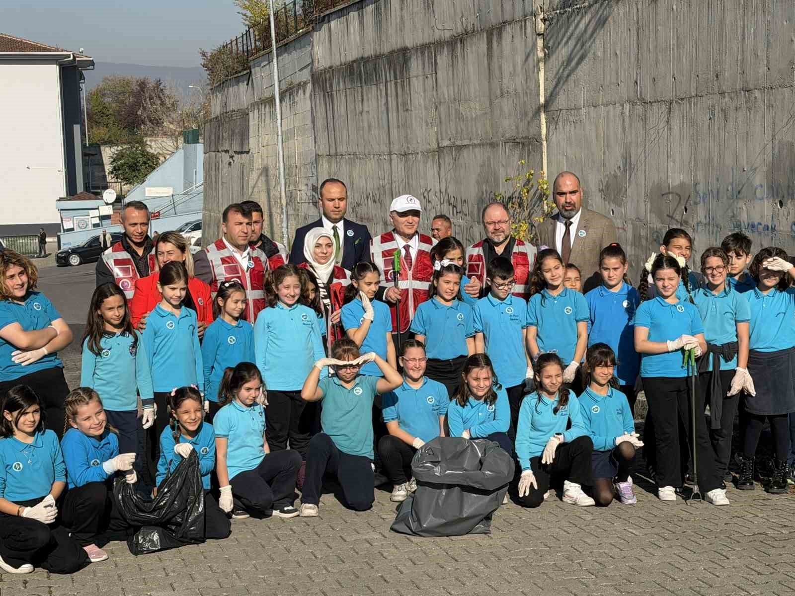 DÜZCE BELEDİYESİ'NİN "TEMİZ ŞEHİR DÜZCE" KAMPANYASI, İLKOKULLARI DA KAPSAYACAK ŞEKİLDE...