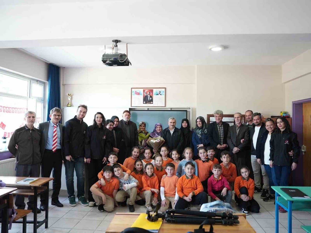 DÜZCE BELEDİYESİ, KAYNAŞLI İLKOKULU’NDA GÖREV YAPAN GÖRME ENGELLİ ÖĞRETMEN SABRİ ERGİN İÇİN...