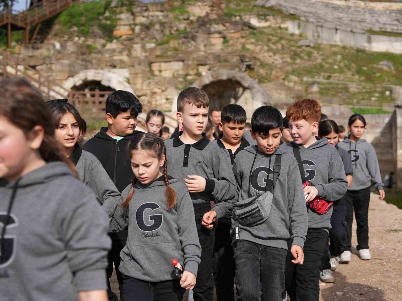 DÜZCE BELEDİYESİ, KENTTE EĞİTİM GÖREN HER YAŞTAN ÖĞRENCİNİN İLİN TARİHİ, DOĞAL VE TURİSTİK...