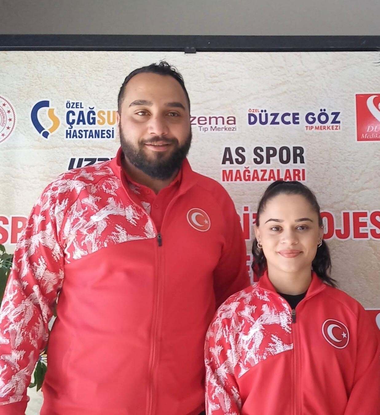 DÜZCE BELEDİYESİ SPOR AKADEMİSİ HALTER TAKIMI SPORCULARI YAĞMUR MELEK ŞAHİN VE SUDENAZ YILMAZ...