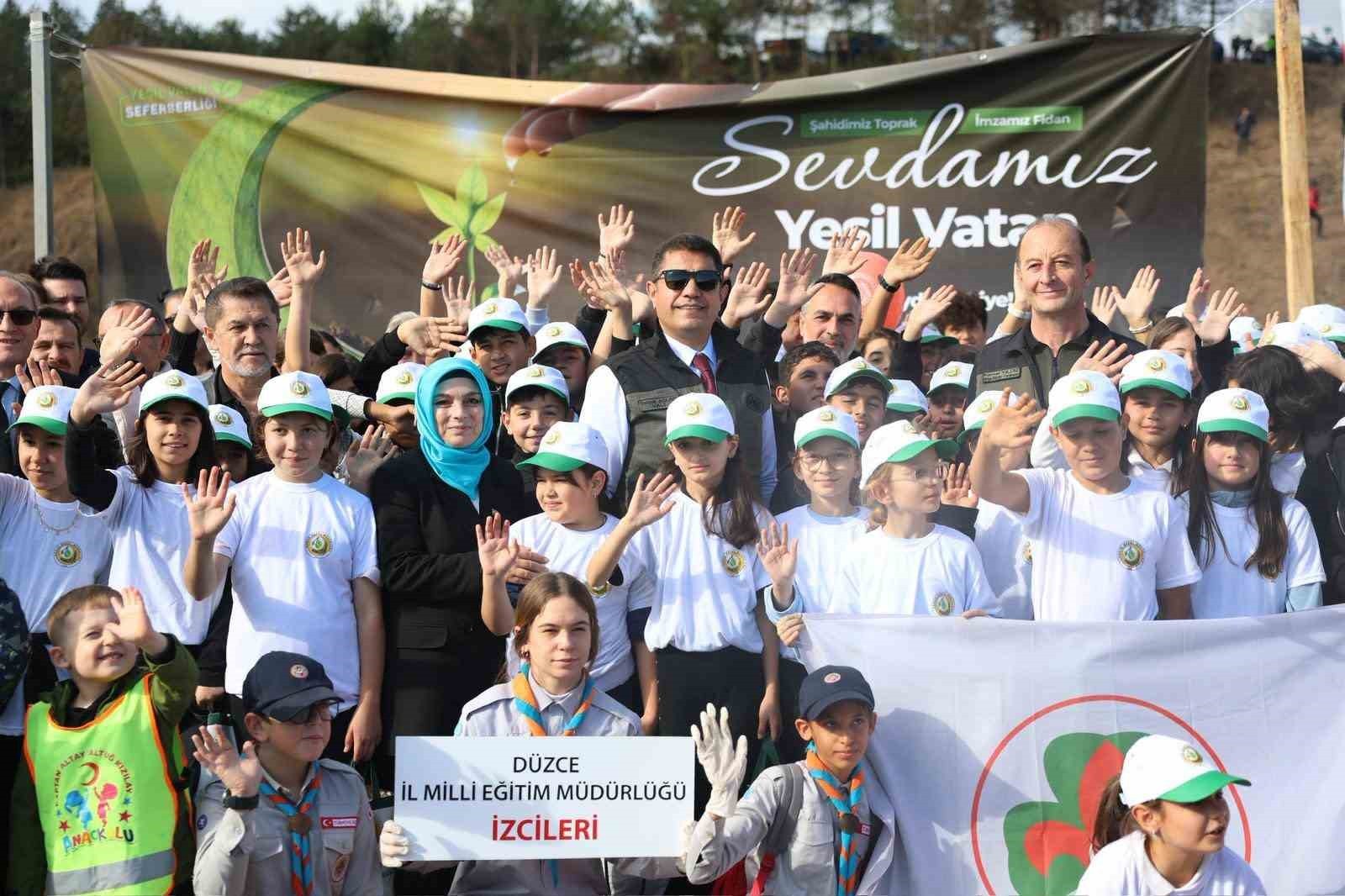 DÜZCE’DE11 KASIM MİLLİ AĞAÇLANDIRMA GÜNÜNDE YEŞİL VATAN’IN YENİ FERTLERİ TOPRAKLA BULUŞTU....