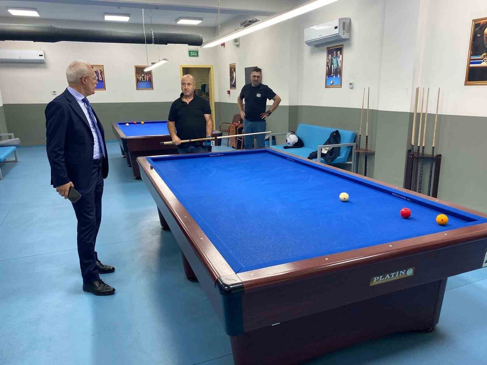 DÜZCE GENÇLİK VE SPOR MÜDÜRÜ ZEKERİYA ARSLANTÜRK SPOR SALONLARINI GEZEREK İNCELEMELERDE BULUNDU...