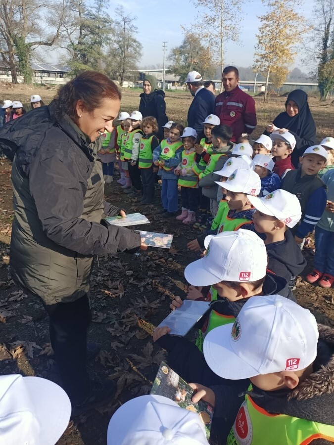 DÜZCE’NİN GÖLYAKA İLÇESİNDE 4-6 YAŞ KUR’AN KURSU ÖĞRENCİLERİNE ORMANLARIN KORUNMASI İLE İLGİLİ...