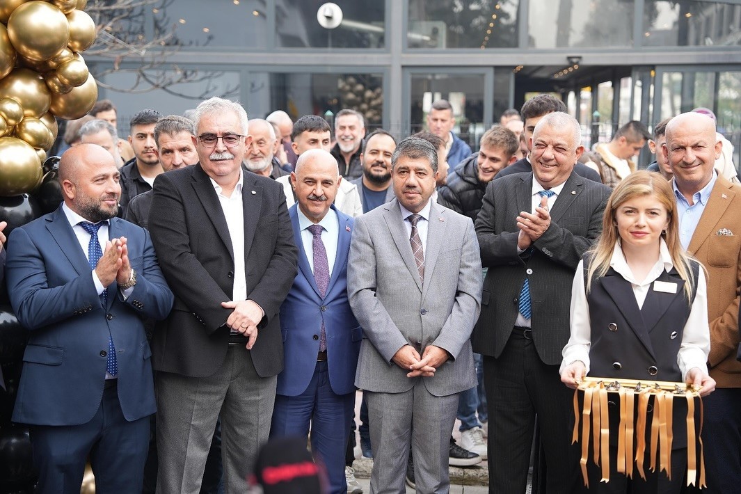 DÜZCE’NİN YENİLENEN LEZZET DURAĞI AÇILIŞINDA İŞ VE SİYASET DÜNYASI BİR ARAYA GELDİ.