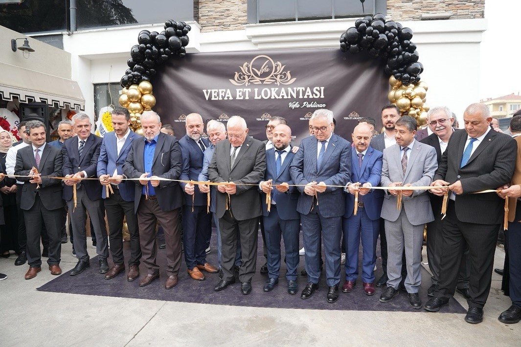 DÜZCE’NİN YENİLENEN LEZZET DURAĞI AÇILIŞINDA İŞ VE SİYASET DÜNYASI BİR ARAYA GELDİ.