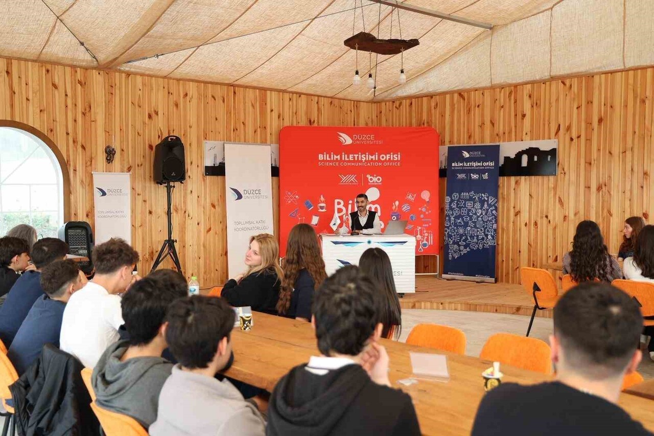 DÜZCE ÜNİVERSİTESİ BİLİM İLETİŞİMİ OFİSİ İLE TOPLUMSAL KATKI KOORDİNATÖRLÜĞÜ İŞ BİRLİĞİNDE...