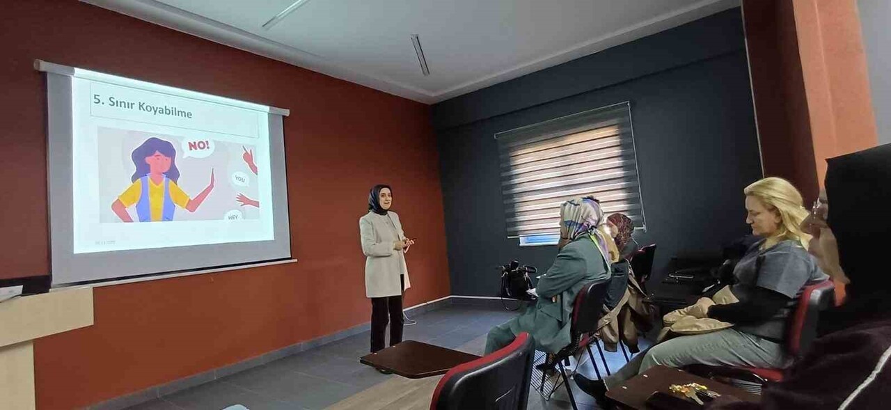 DÜZCE ÜNİVERSİTESİ KADIN ÇALIŞMALARI UYGULAMA VE ARAŞTIRMA MERKEZİ (DÜKAM) TARAFINDAN AİLE YILI...