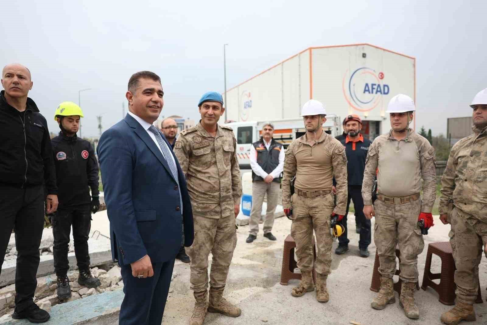 DÜZCE VALİSİ SELÇUK ASLAN, EĞİTİM ALAN JANDARMA ASAYİŞ KOMANDO BÖLÜK KOMUTANLIĞI’NDA GÖREVLİ...