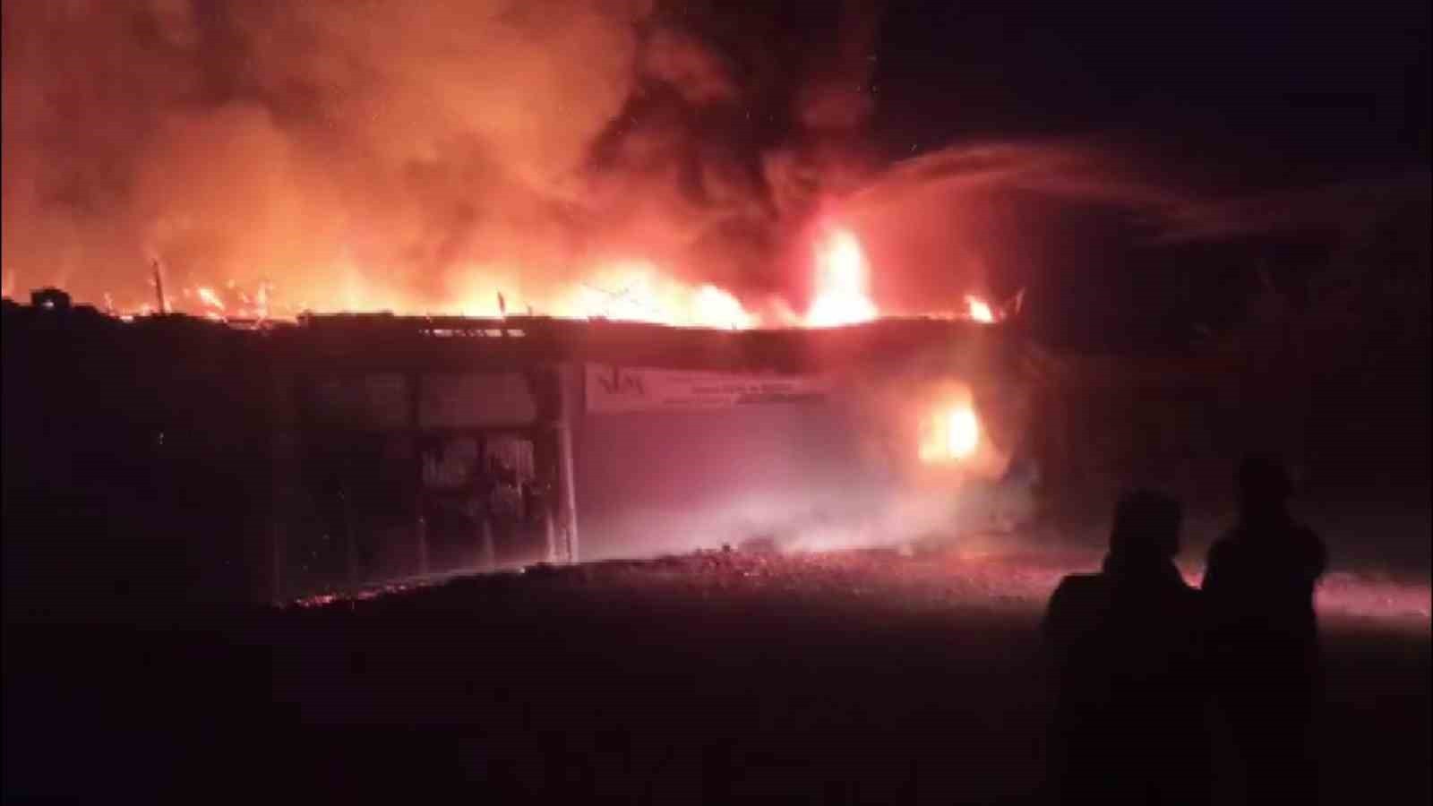 EDİNİLEN BİLGİYE GÖRE, MERKEZE BAĞLI YILDIZKÖY’DE BİR FİRMAYA AİT SOĞAN DEPOSUNDAN ALEVLER...