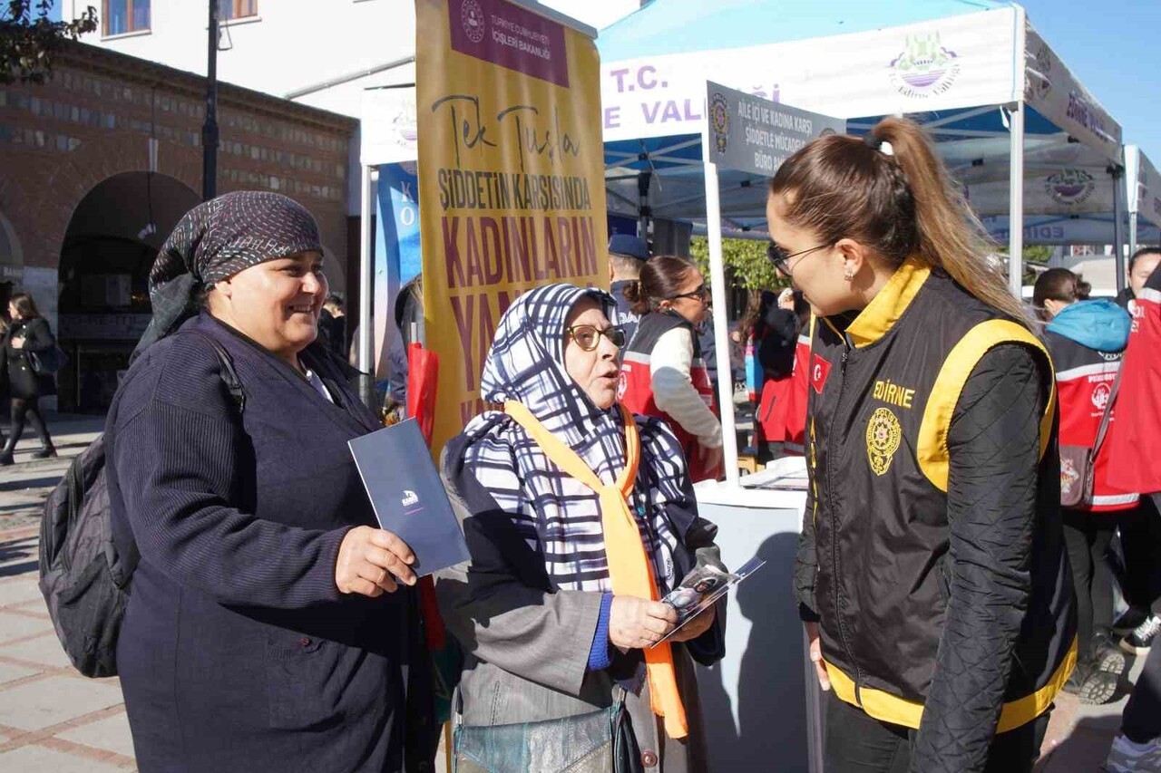 EDİRNE'DE 25 KASIM KADINA YÖNELİK ŞİDDETE KARŞI ULUSLARARASI MÜCADELE GÜNÜ DOLAYISIYLA AÇILAN...