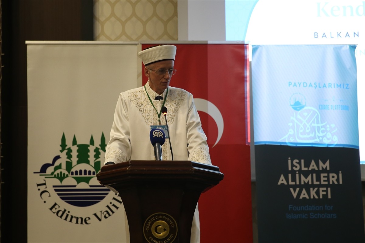 Edirne'de İslam Alimleri Vakfınca Valilik ev sahipliğinde düzenlenen "Kendi Gök Kubbemiz Balkan...