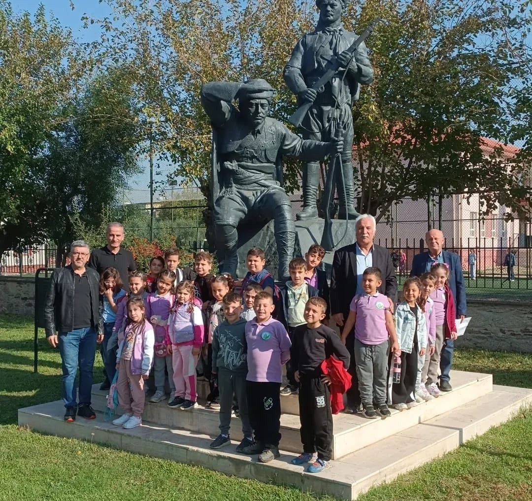 EFELER İLÇE MİLLİ EĞİTİM MÜDÜRLÜĞÜ’NÜN “ONLAR DİRİDİRLER: ŞÜHEDAYA SAYGI” PROJESİ KAPSAMINDA...