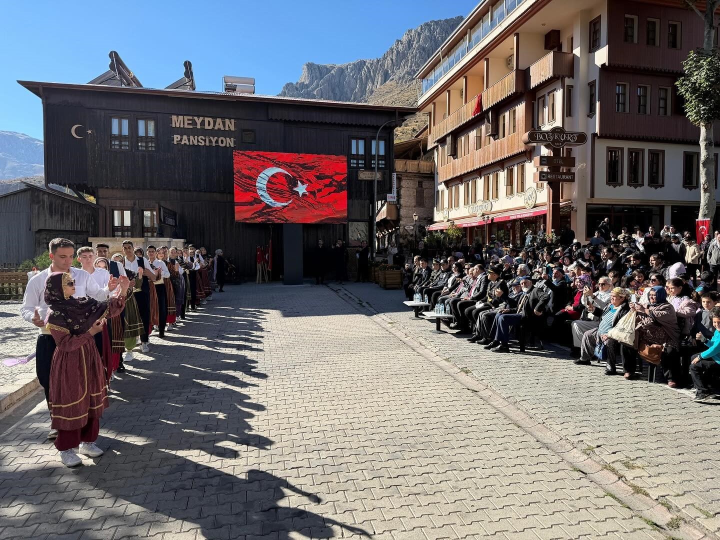 EĞİN HALK OYUNLARI, GENÇLERLE YENİDEN HAYAT BULUYOR