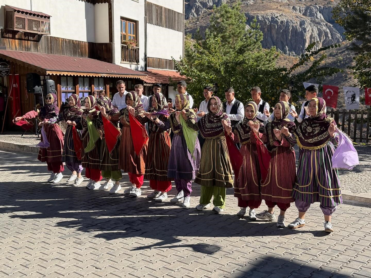 EĞİN HALK OYUNLARI, GENÇLERLE YENİDEN HAYAT BULUYOR