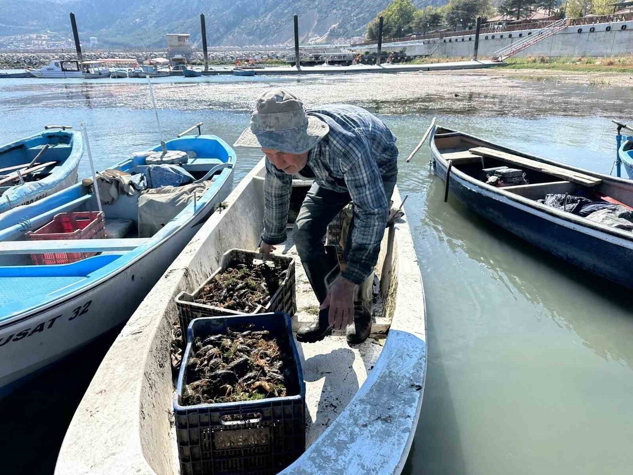 EĞİRDİR GÖLÜ’NDE KEREVİT AVCILIĞI 15 KASIM 2025 İTİBARIYLA YASAKLANDI. YASAK 15 HAZİRAN 2026’YA...
