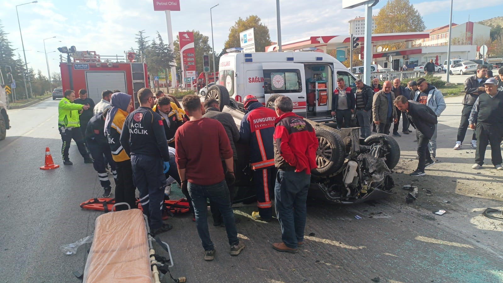 EKİPLERDEN VE YARALIYA MÜDAHALEDEN GÖRÜNTÜ