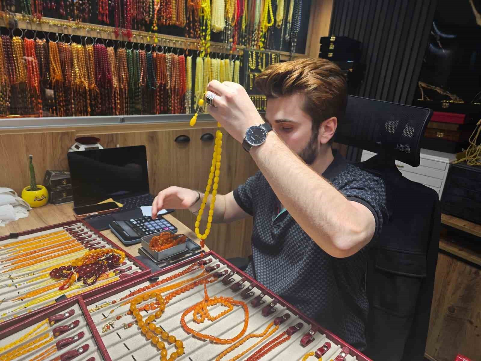 ELAZIĞ'DA TESPİH AŞKI SINIR TANIMADI,TESPİH AŞKINI ÇEKEN BİLİR DİYEREK 1 MİLYON 600 BİN LİRALIK...