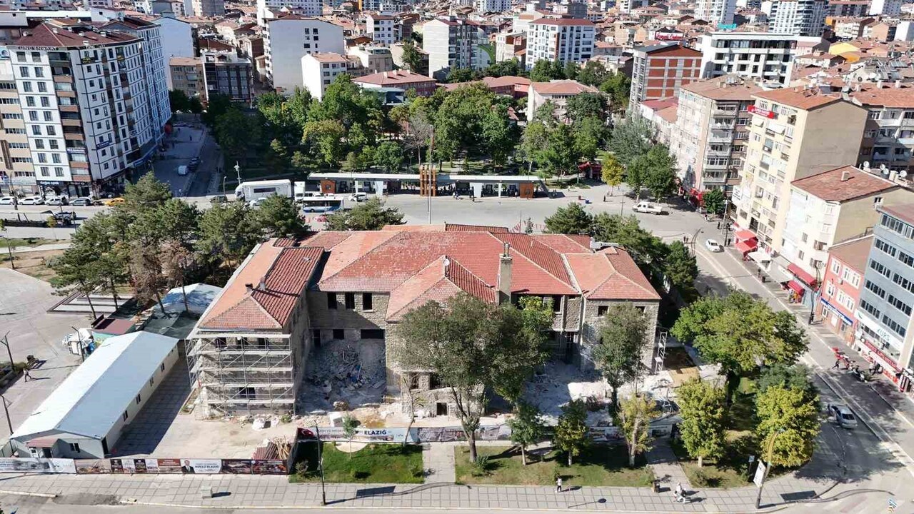 ELAZIĞ BELEDİYE BAŞKANI ŞAHİN ŞERİFOĞULLARI, MİLLET KÜTÜPHANESİ VE EĞİTİM MÜZESİ OLARAK HİZMETE...