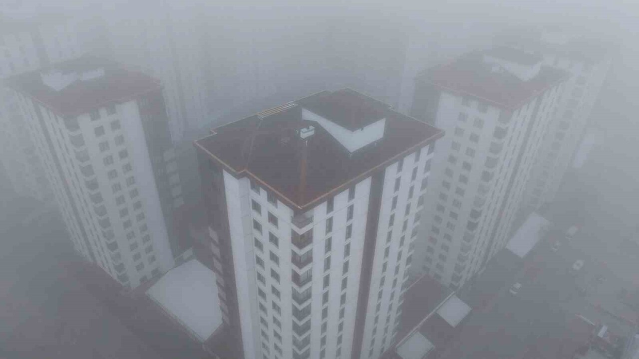 ELAZIĞ’DA 200 METRENİN ÜZERİ YOĞUN SİS NEDENİYLE GÖRÜŞ MESAFESİ CİDDİ ŞEKİLDE DÜŞTÜ. DRONLA...