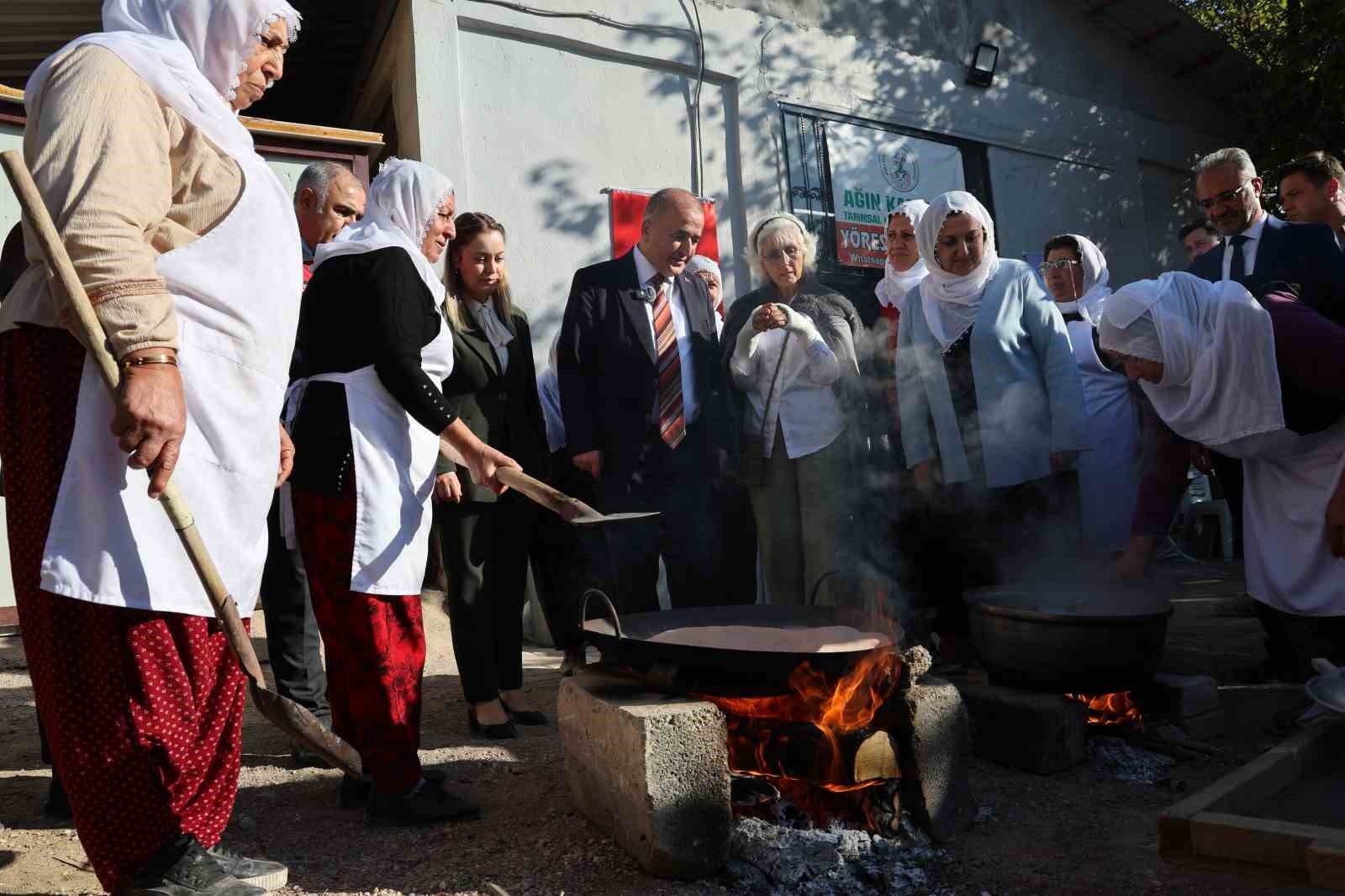 ELAZIĞ’IN AĞIN İLÇESİNDE, TARIM VE ORMAN İL MÜDÜRLÜĞÜ KOORDİNESİNDE “YÖRESEL LEBLEBİ YAPIMI...