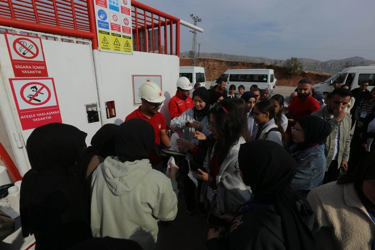 ENERJİ VE TABİİ KAYNAKLAR BAKANI ALPARSLAN BAYRAKTAR, "ENERJİDE TAM BAĞIMSIZ TÜRKİYE HEDEFİMİZE...