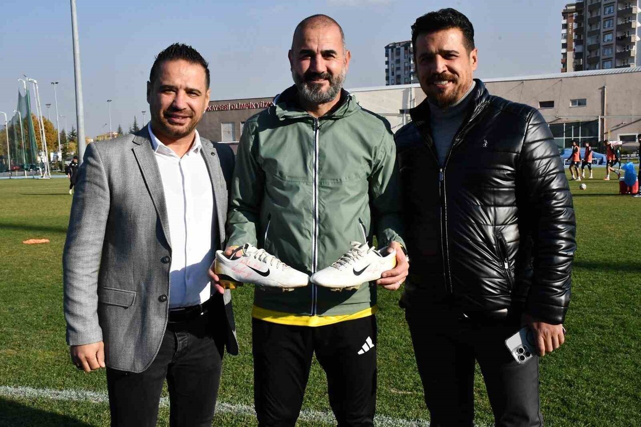 ERCİYES 38 FK TEKNİK DİREKTÖR GÖKHAN ÜNAL; KAYSERİSPOR FORMASI ALTINDA GOL KRALI OLDUĞU...