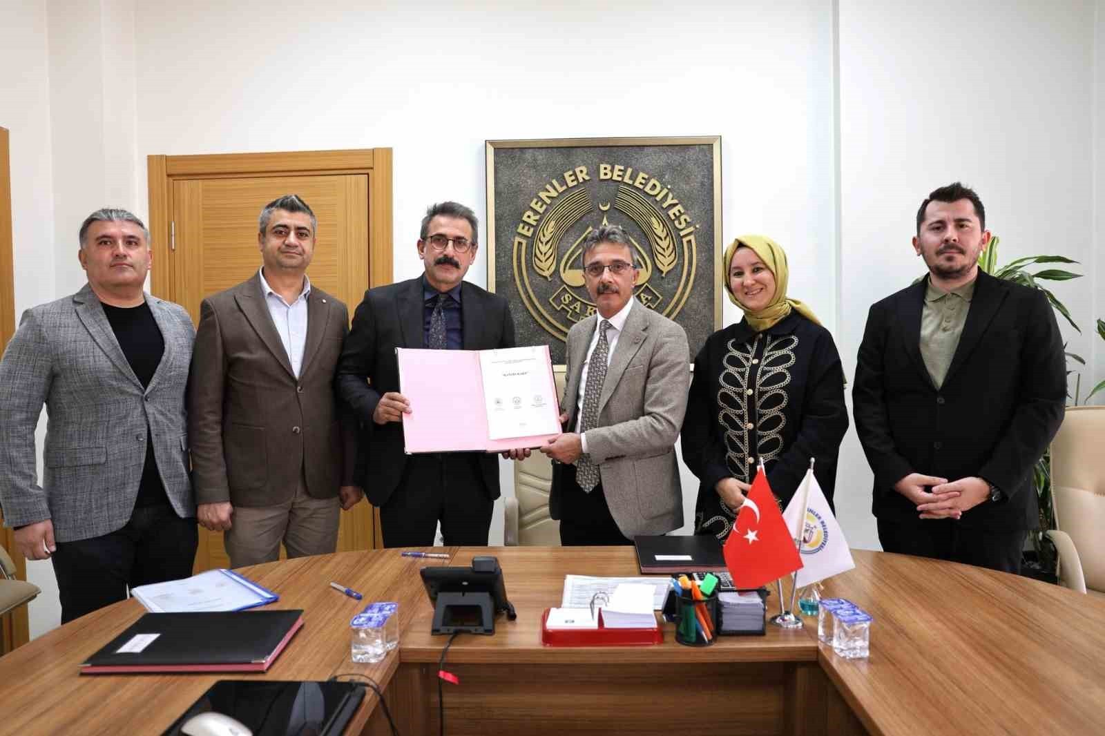 ERENLER BELEDİYESİ, EĞİTİME VERDİĞİ DESTEĞİ SÜRDÜRMEYE DEVAM EDİYOR. ERENLER BELEDİYE BAŞKANI...