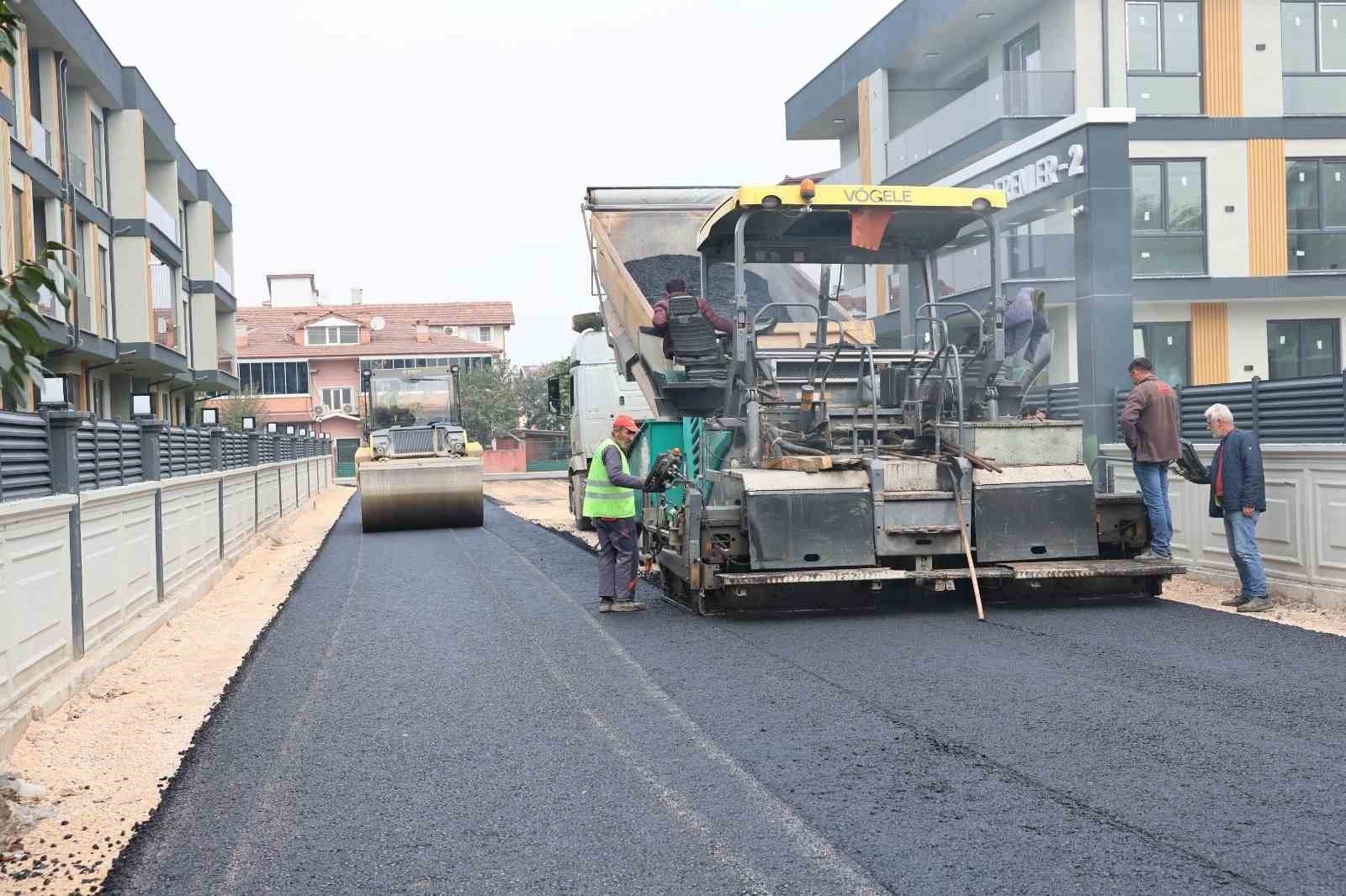 ERENLER BELEDİYESİ İLÇE YOLLARINI MODERN, GÜVENLİ VE KONFORLU HALE GETİRMEK İÇİN YÜRÜTTÜĞÜ ASFALT...